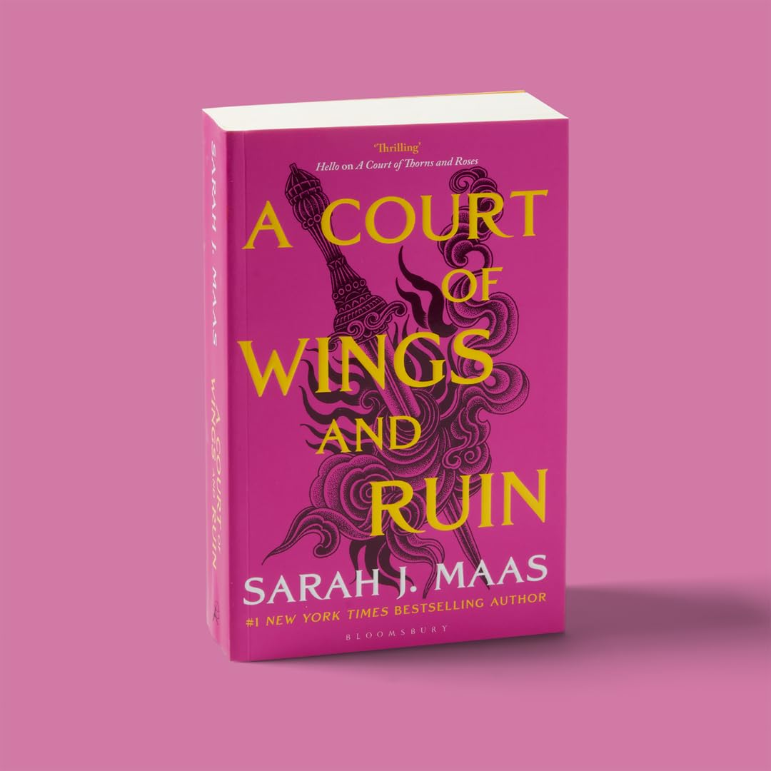 Bloomsbury A Court of Wings and Ruin by Sarah J. Maas | Paperback | 736 Pages