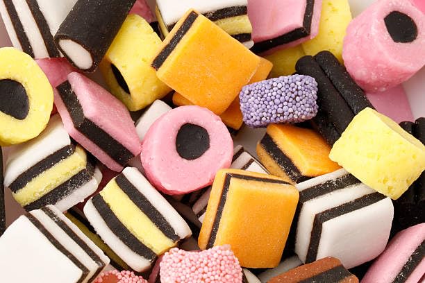 Maynards Bassetts Allsorts, verschiedene Lakritzbonbons, Geschenkbox, 350 g