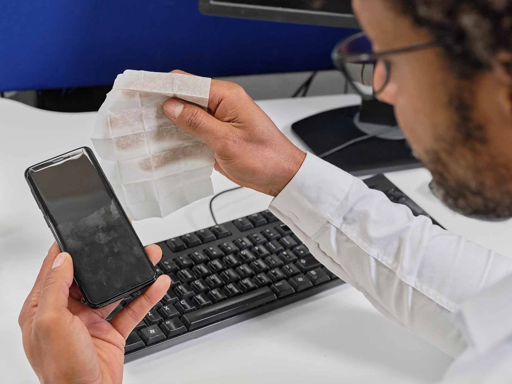 ZEISS Anti-Bacterial Smartphone Screen Wipes - 60 Count | 70% Alcohol | Streak-Free Cleaning 5
