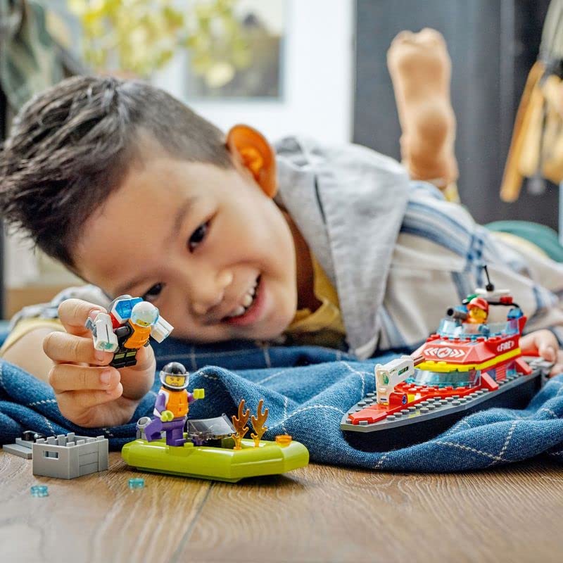 LEGO City Feuerwehr-Rettungsboot-Spielzeug – Schwimmendes Feuerlöschboot mit Jetpack, Schlauchboot und 3 Minifiguren für Kinder ab 5 Jahren