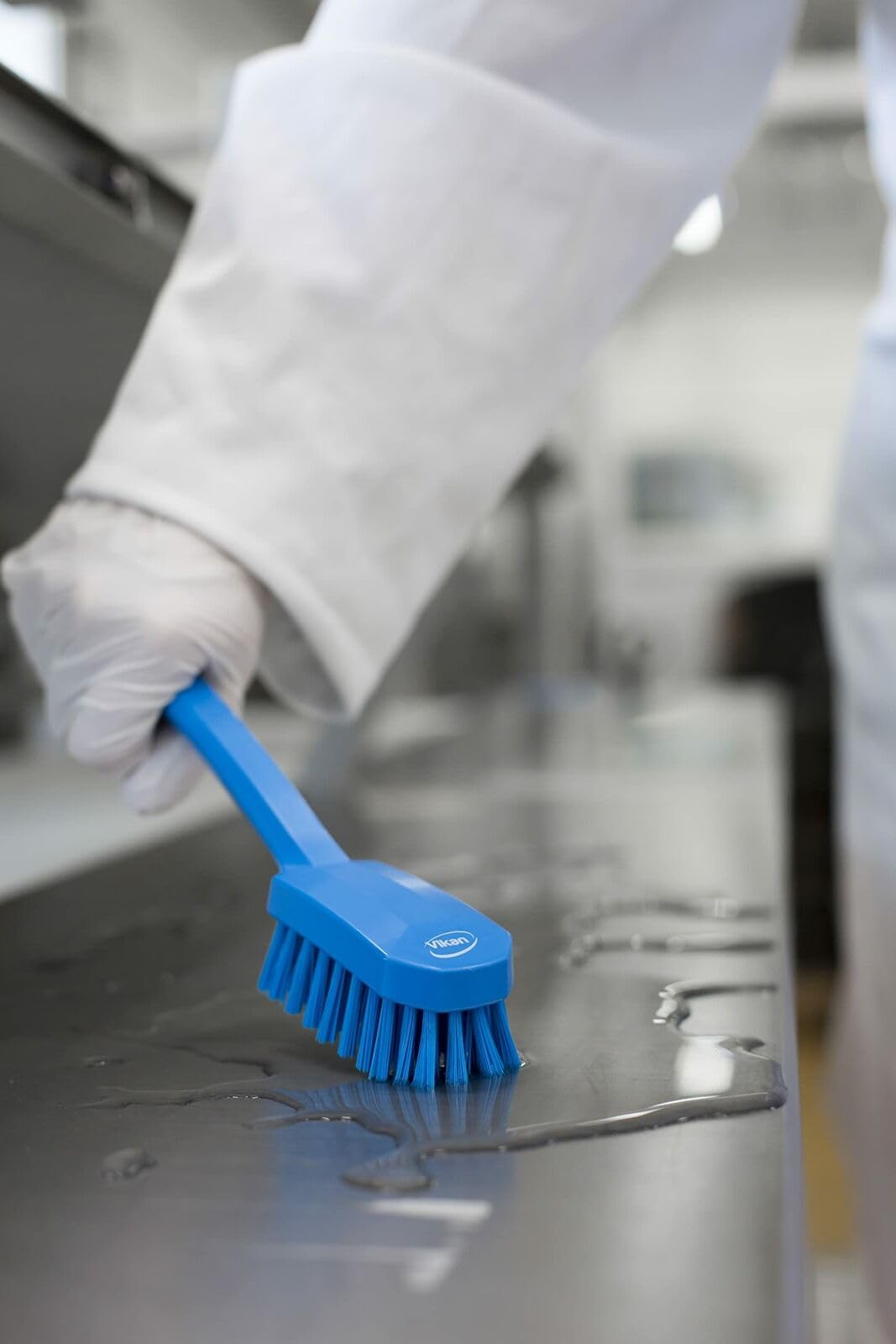 Vikan Utility Brush - Ergonomic Handle | Medium Bristle | Blue 8