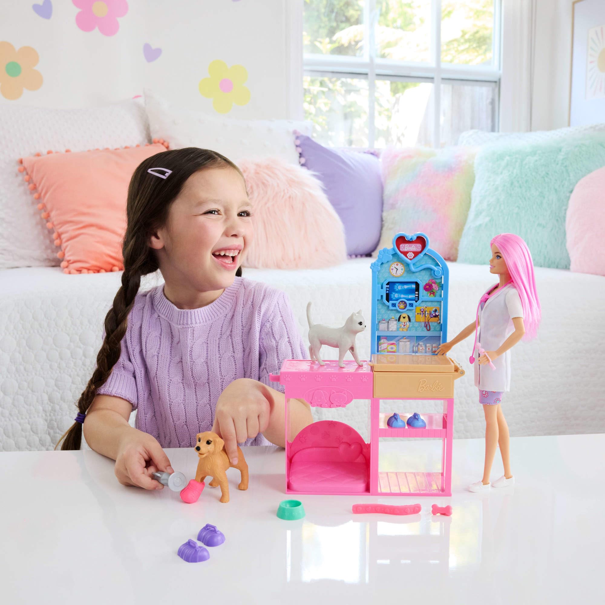 Barbie Fast Cast Veterinarian Clinic Playset with Pink Cast Maker | Ages 4+ | 10+ Pieces