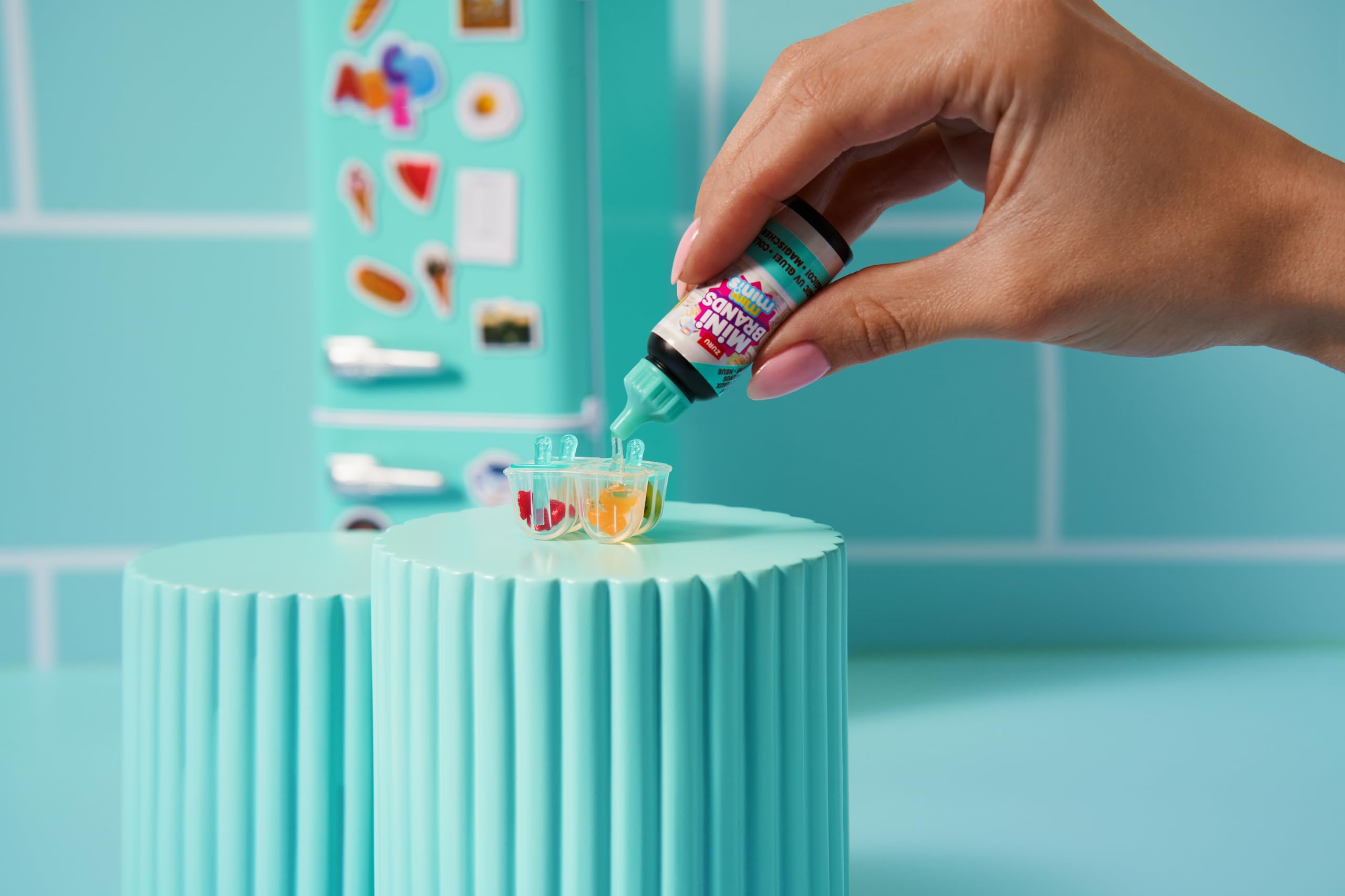 Mini Brands Fill the Fridge S1 Playset with 2pk INT Capsules - Collectible Mini Fridge Toy for Kids 8+ 5