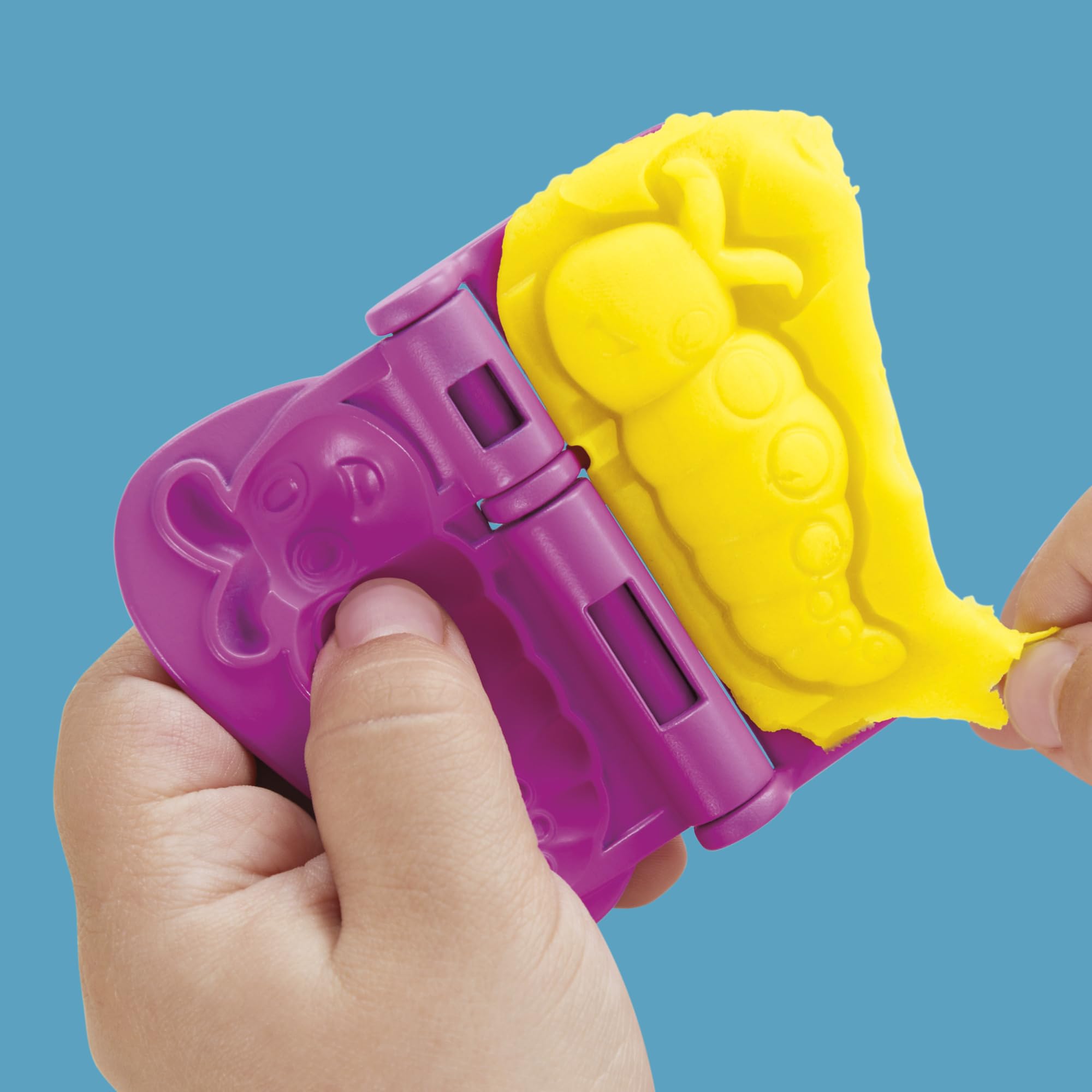 Play-Doh Light & Look Microscope Playset with 5 Tubs, Science Toy for Kids 3+ 9
