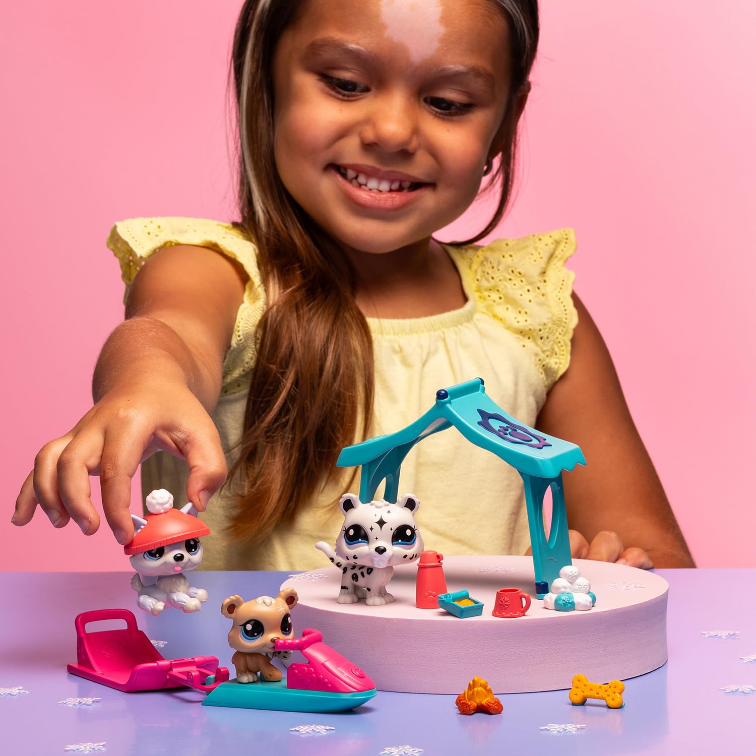 Littlest Pet Shop Snowy Day Play Pack - 3 Animals & 6 Accessories - Ages 4+ 5