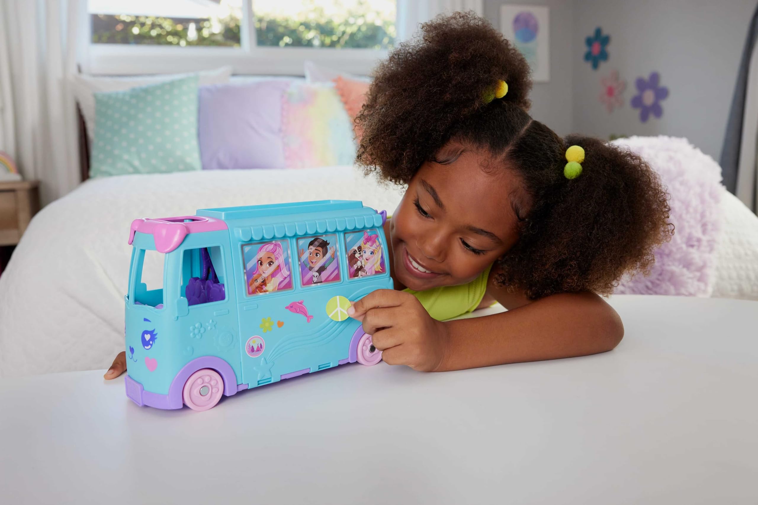 Polly Pocket Mobiles Haustier-Abenteuer-Spielset – Verwandelbarer Wohnmobil mit Mikropuppen und Haustieren, ab 4 Jahren 3