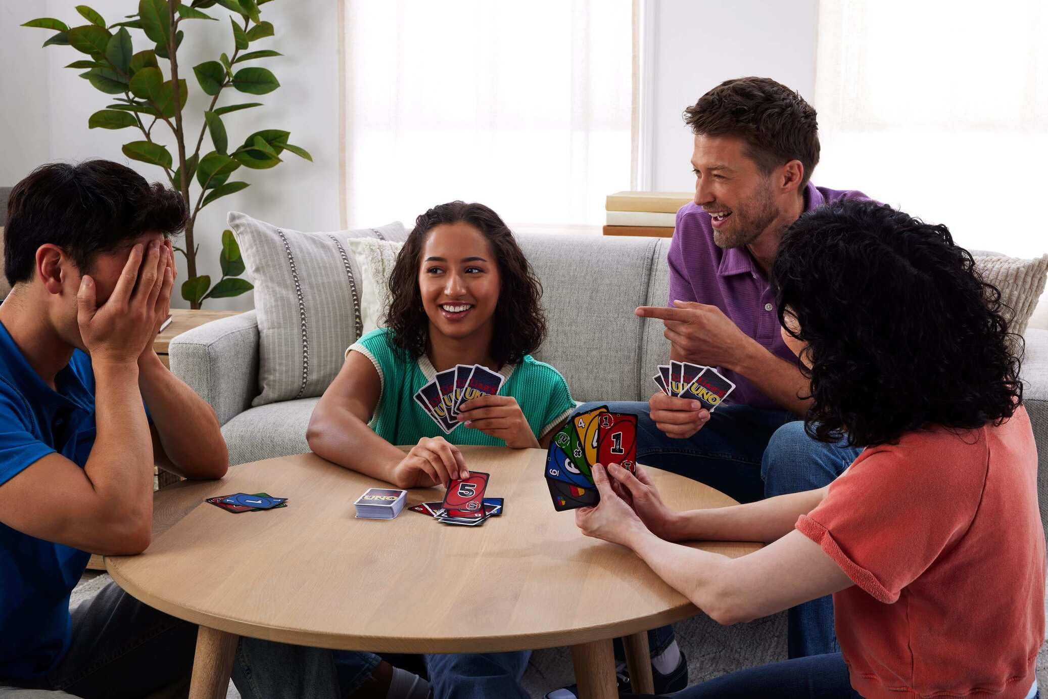 Mattel Games UNO Liar's Card Game - Ages 7+, 2-10 Players, Includes 112 Cards 2