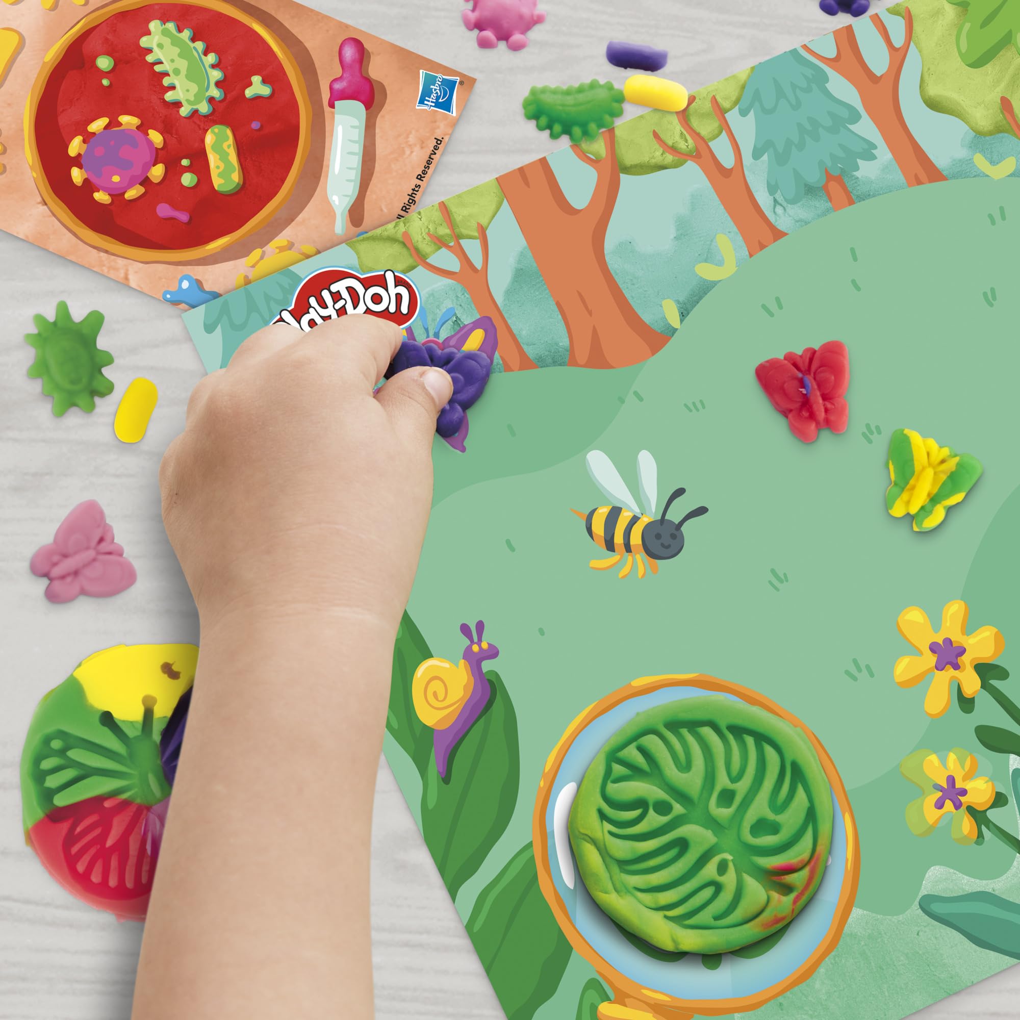 Play-Doh Light & Look Microscope Playset with 5 Tubs, Science Toy for Kids 3+ 5