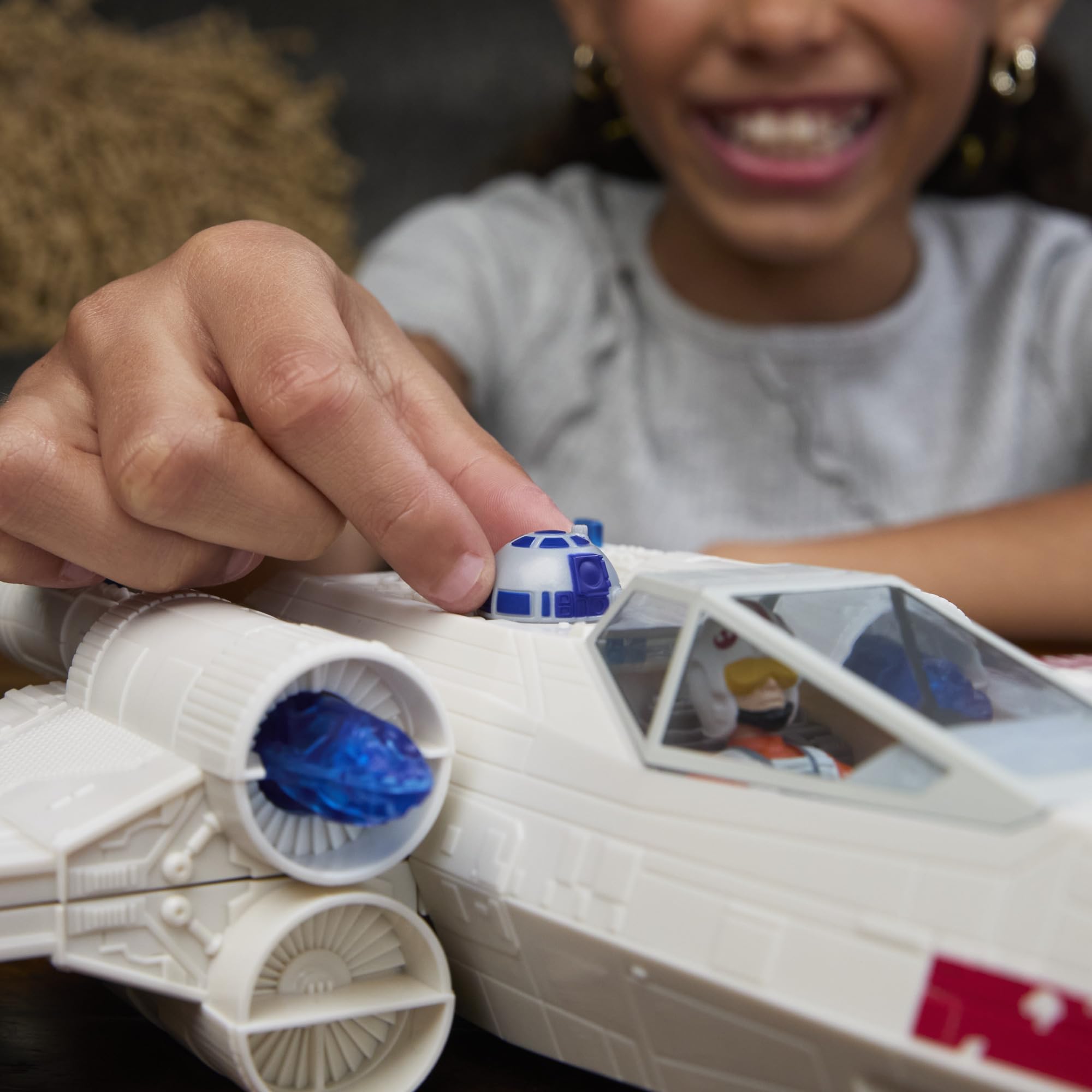 Star Wars Luke Skywalker's Force Strike X-wing with 4-Inch Figure | Ages 4+ 9