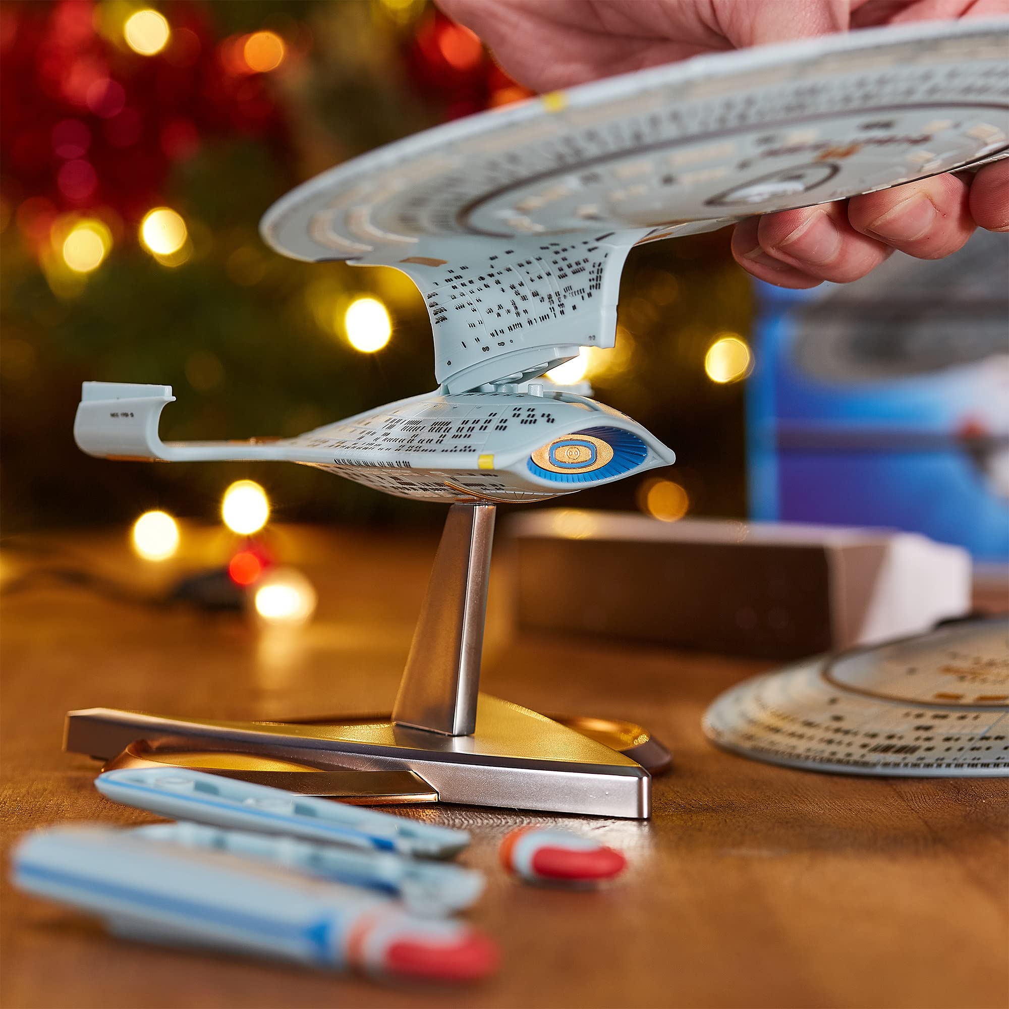 Numskull CC Countdown Characters - Star Trek USS Enterprise NCC-1701-D Collectible Figurine 10