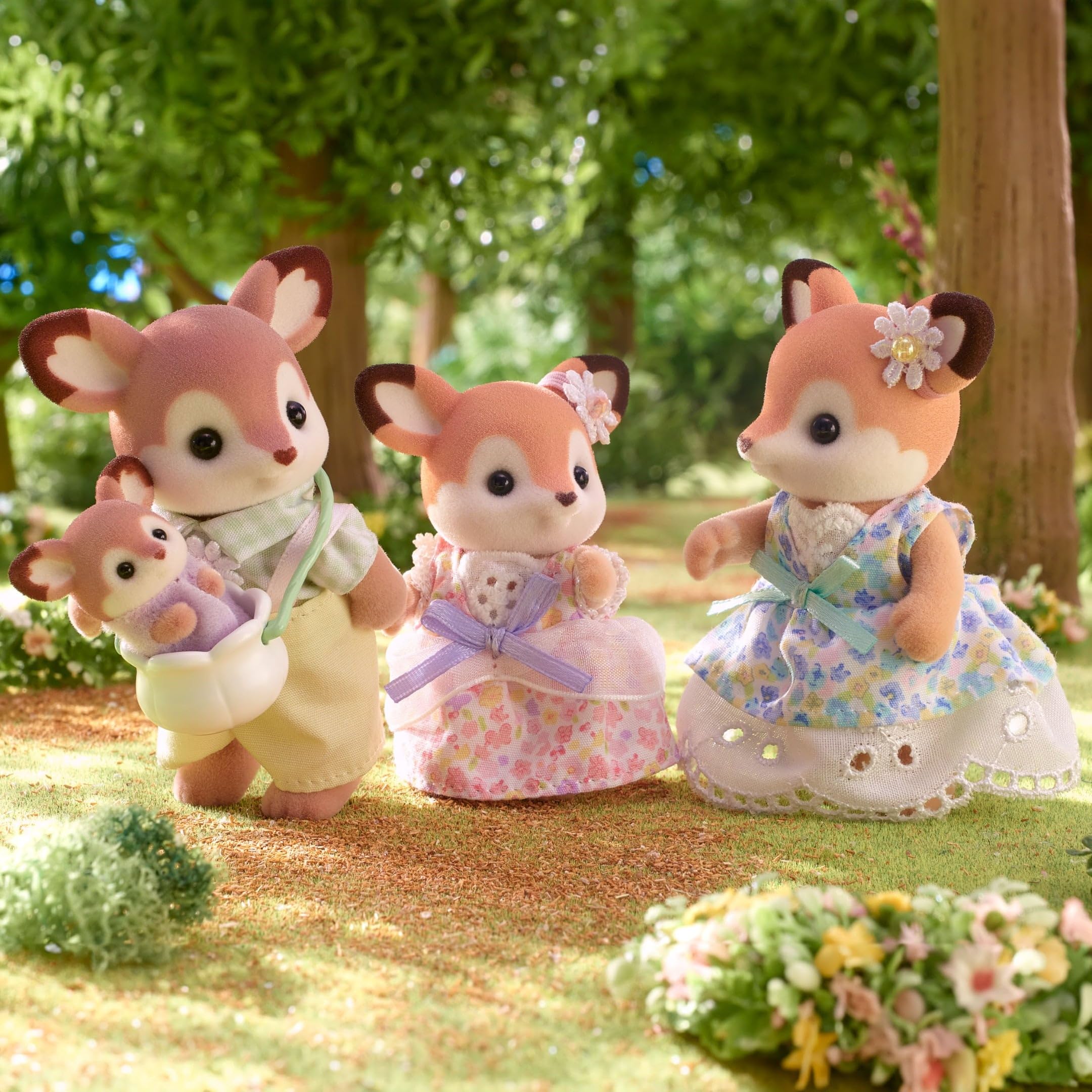 Sylvanian Families Deer Family 5799 Playset | Includes 4 Figures & Sling | Ages 3+ 4