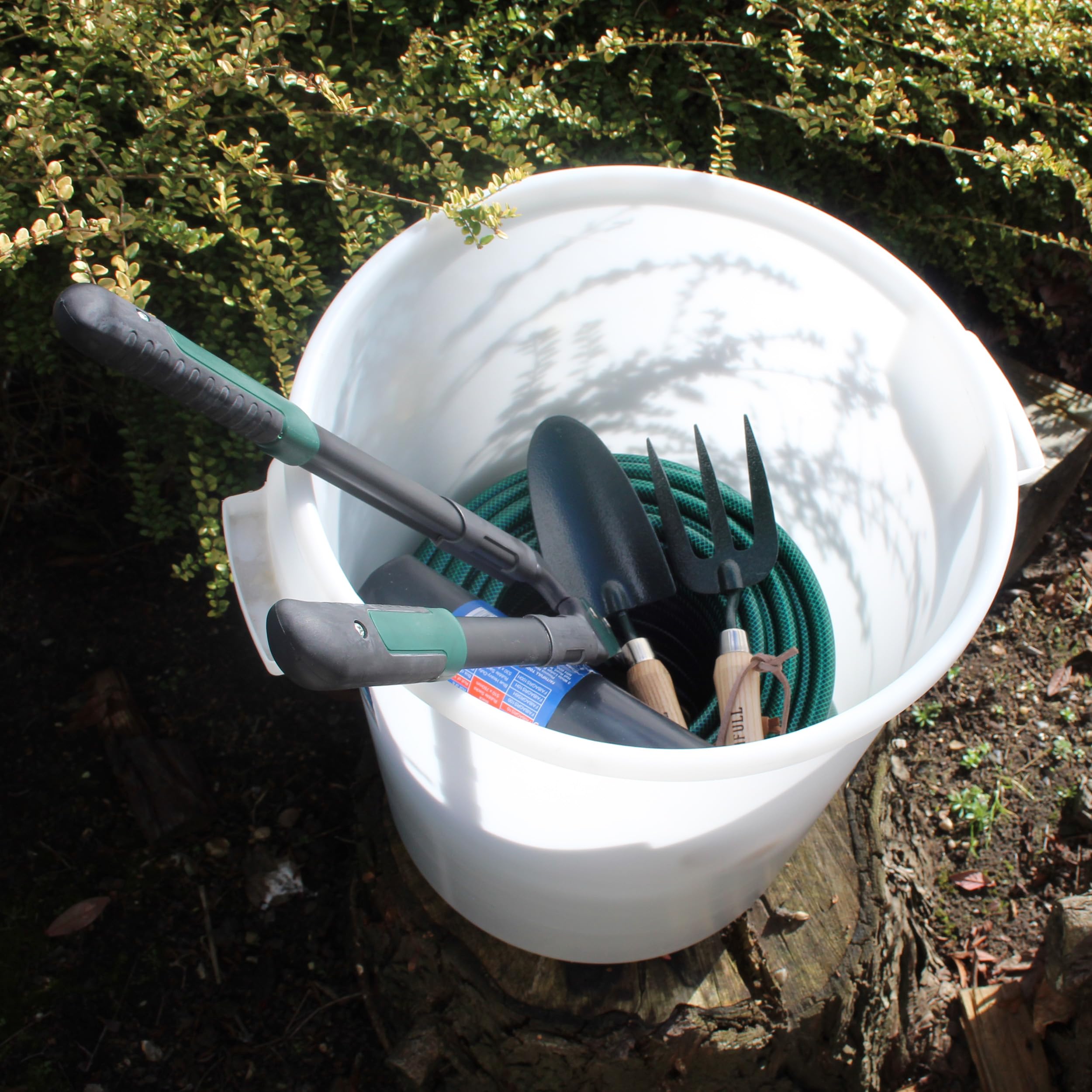 Faithfull 50 Litre Builders Bucket - White | Durable Plastic Construction | Ergonomic Design 3