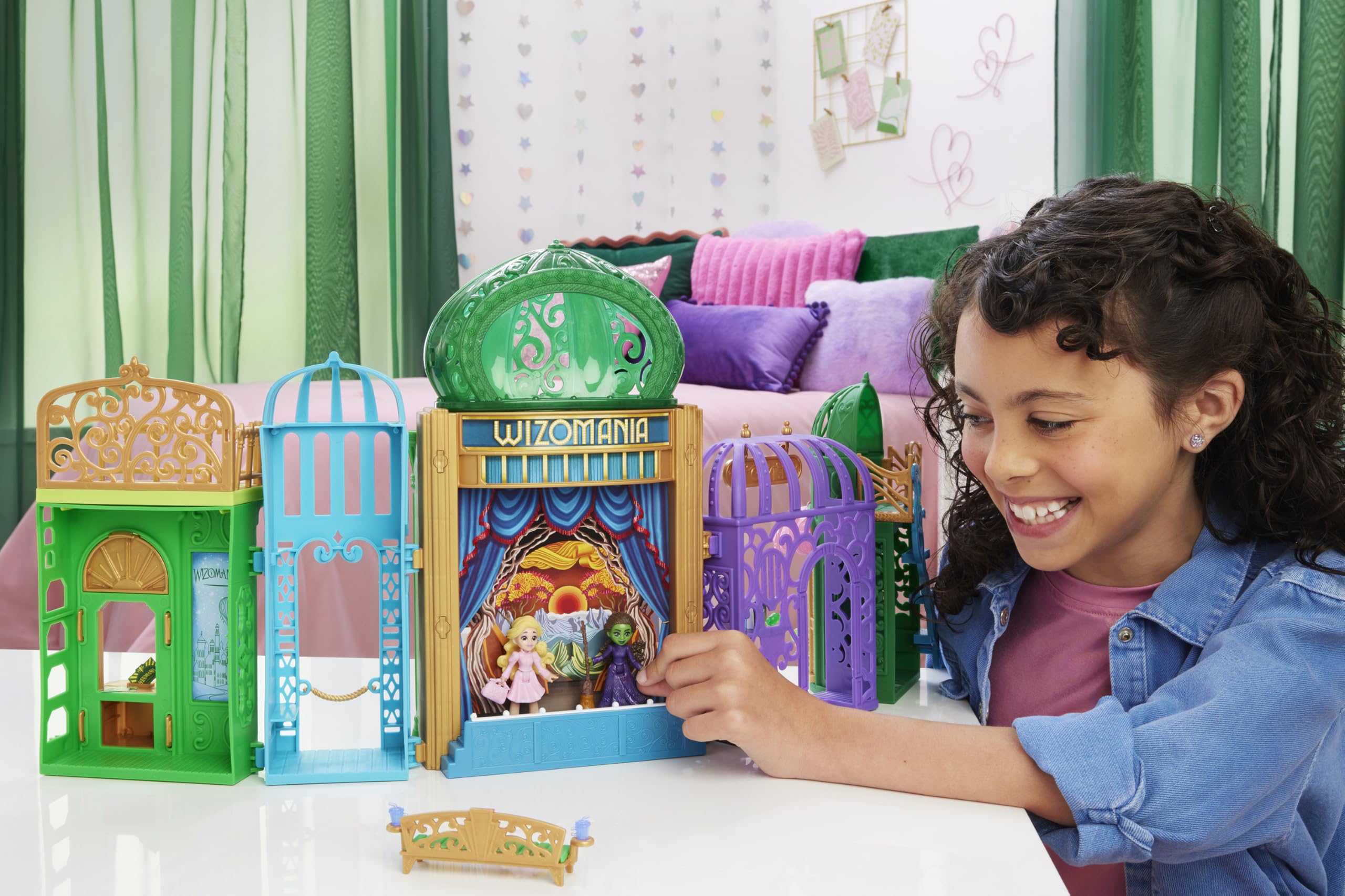 Mattel Universal Pictures’ Wicked Emerald City Playset with Glinda & Elphaba - 14-Piece Interactive Doll Playset for Kids 4