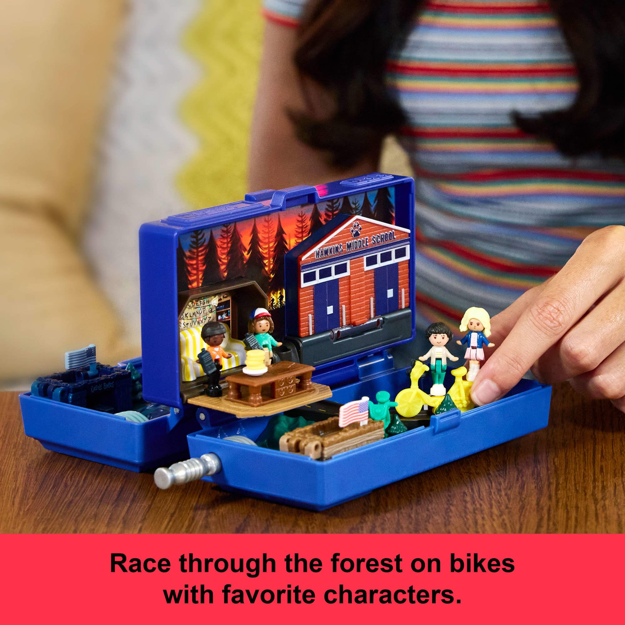 Polly Pocket Stranger Things Collector Playset - Walkie Talkie Compact with 6 Character Dolls & 10 Accessories, Ages 4-10 5