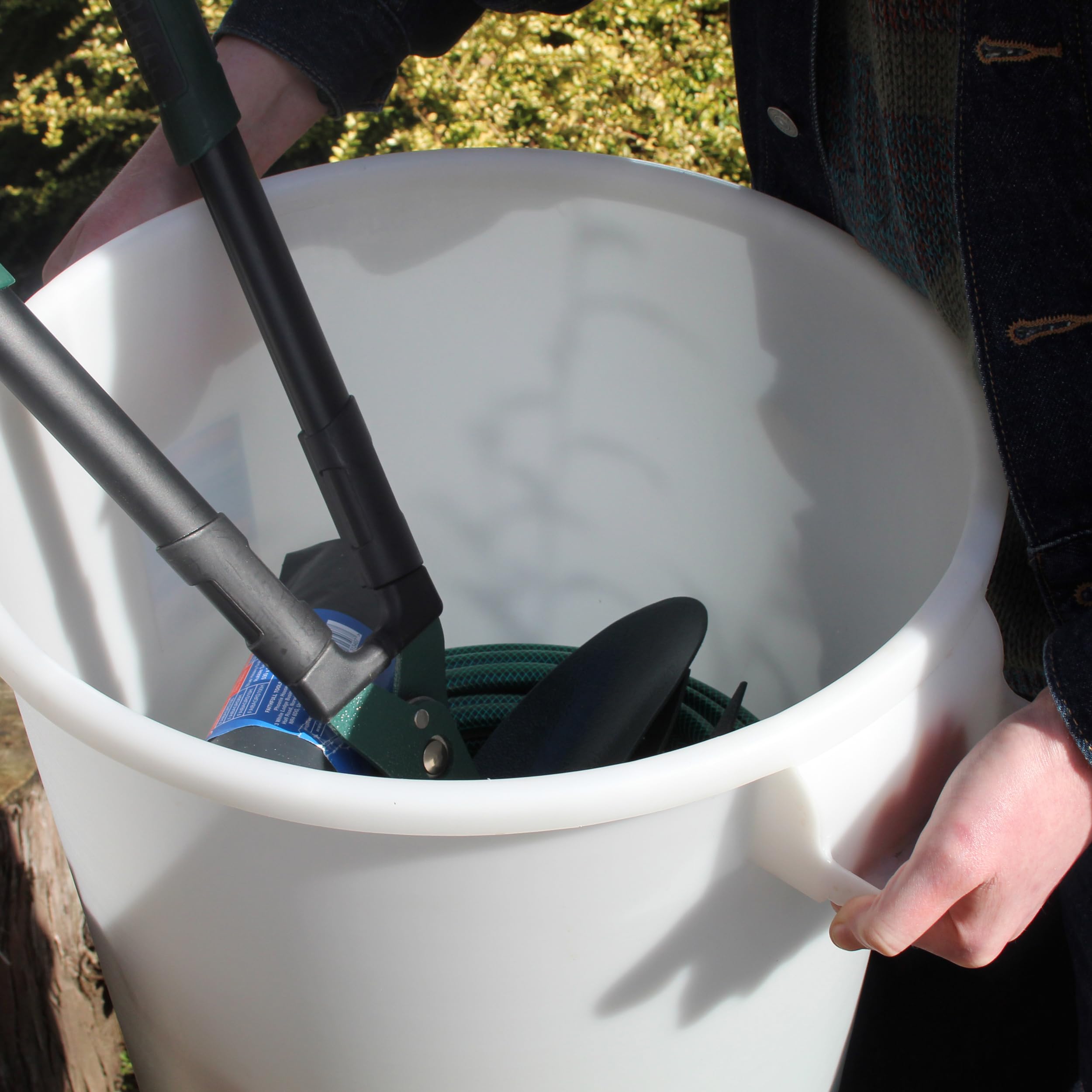 Faithfull 50 Litre Builders Bucket - White | Durable Plastic Construction | Ergonomic Design 2