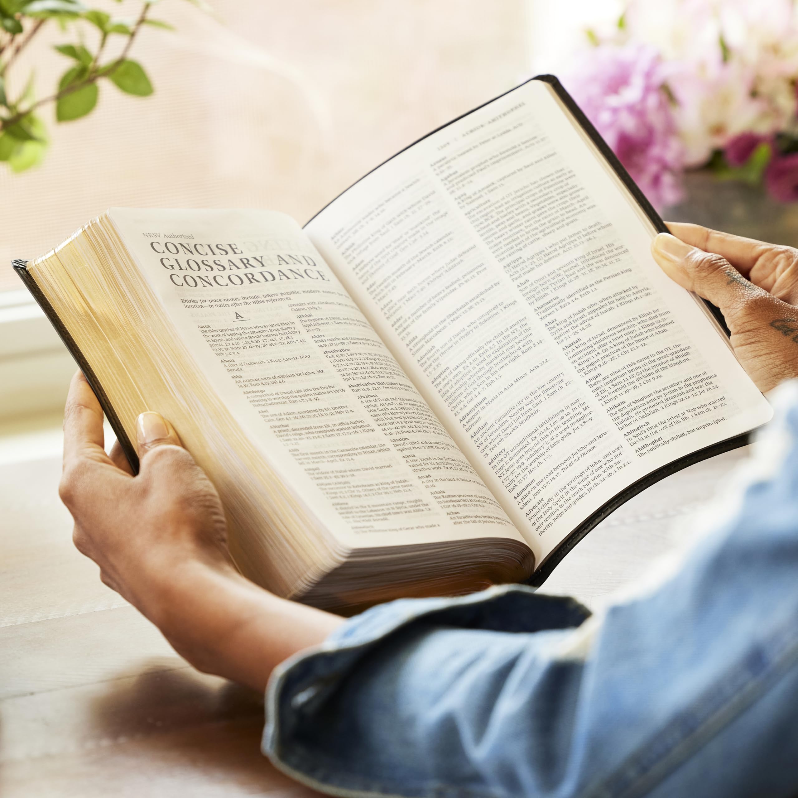 Catholic Bible Press NRSV Catholic Bible, Gift Edition - Leathersoft Brown, Comfort Print 8