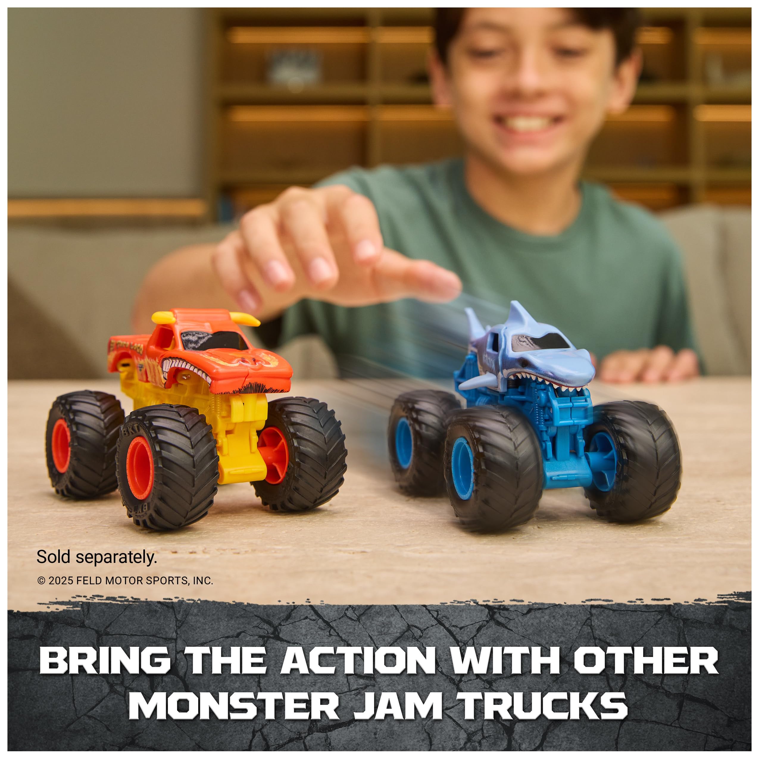 Monster Jam Smash & Bash Crash Course Playset with Launcher, Exclusive 1:64 Truck 8
