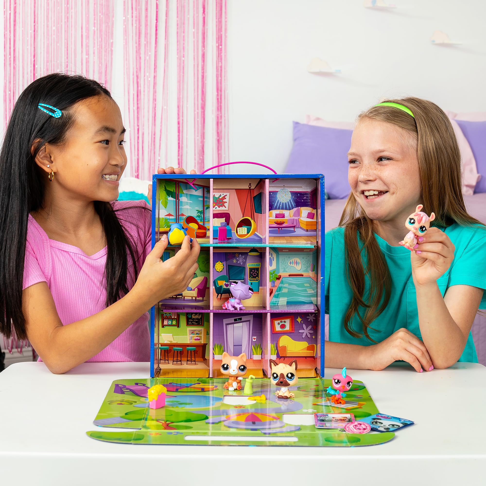 Littlest Pet Shop Bandai Playful Pet Hotel - 6 LPS Minis with Accessories & Virtual Code 14