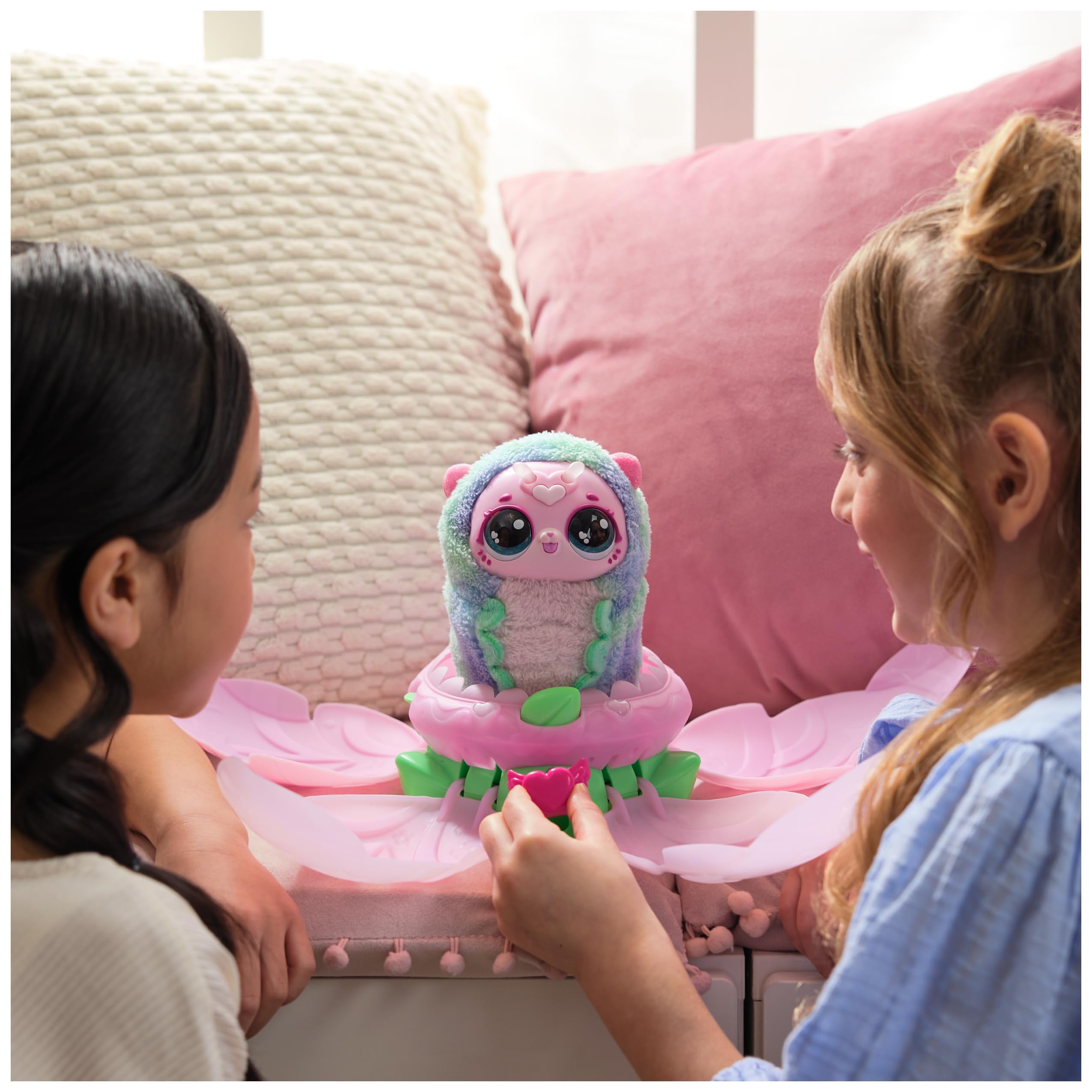HATCHIMALS Bloomables Kittyfly Surprise Interactive Toy with Flower and Accessories - colours and styles may vary 5