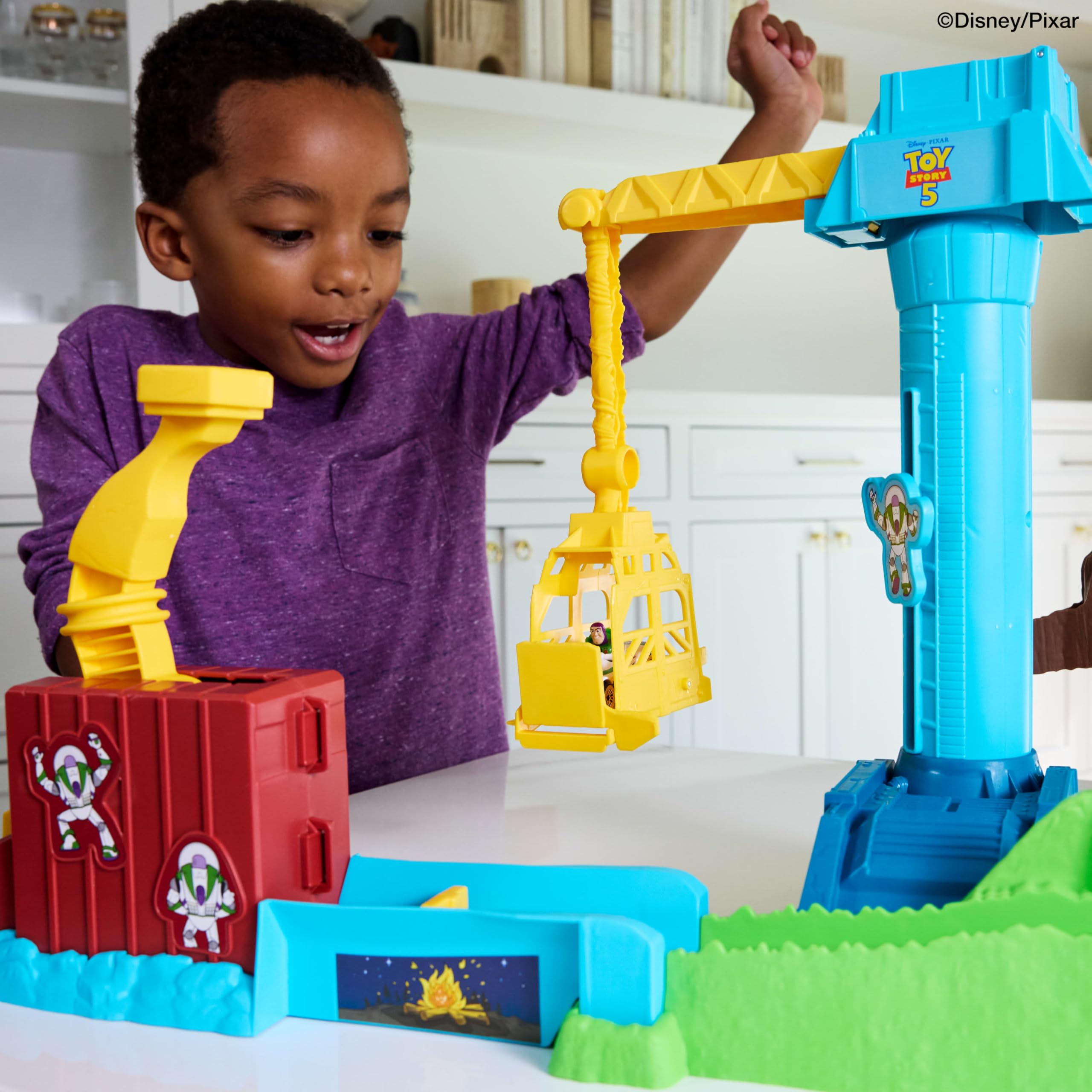 Hot Wheels Superstar Speeders Hi-Tech Buzz Lightyear's Star Command Adventure Track Set | Ages 4+ | Model JLH42