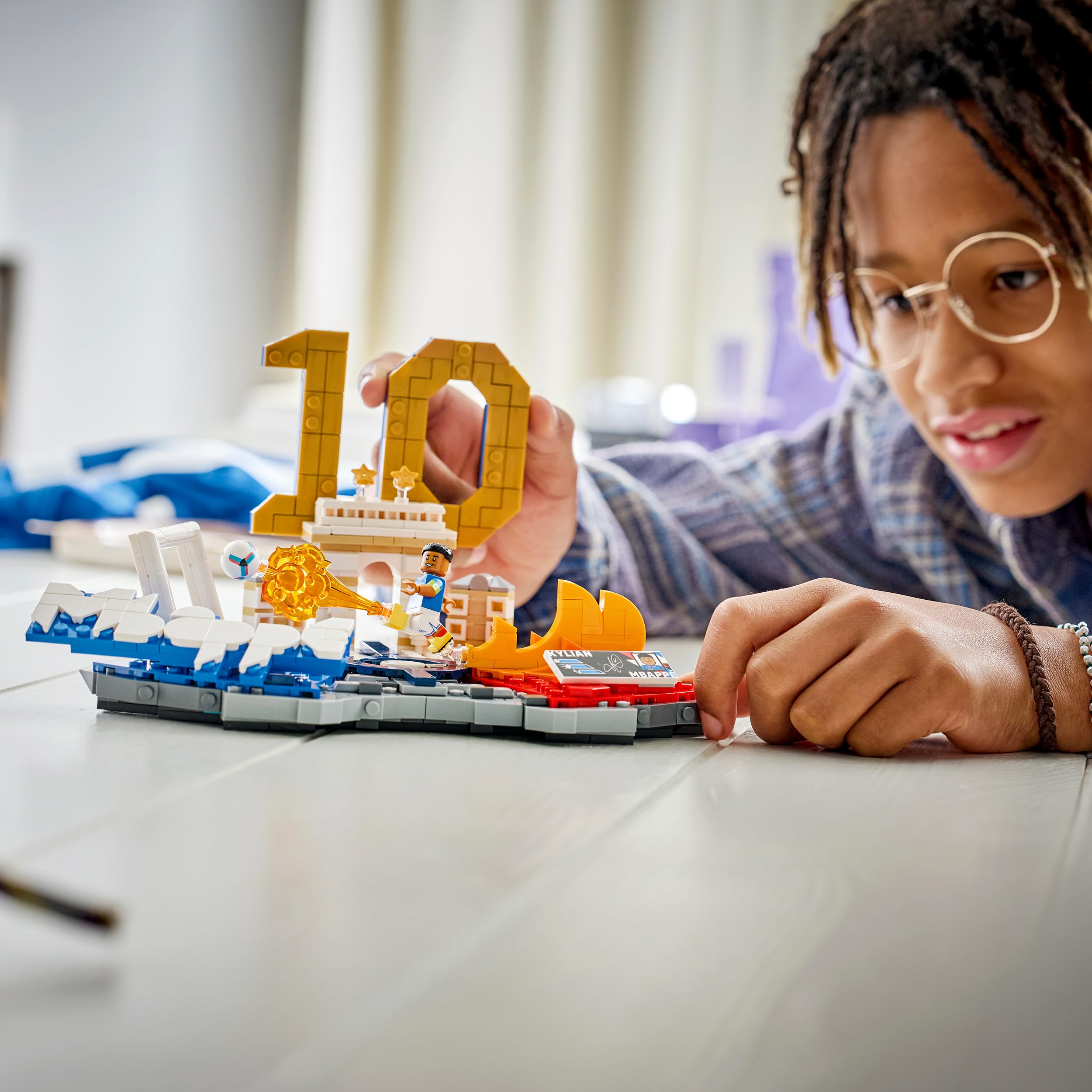 LEGO Editions Kylian Mbappé – Football Highlights Building Set 43013 | Ages 10+ 7