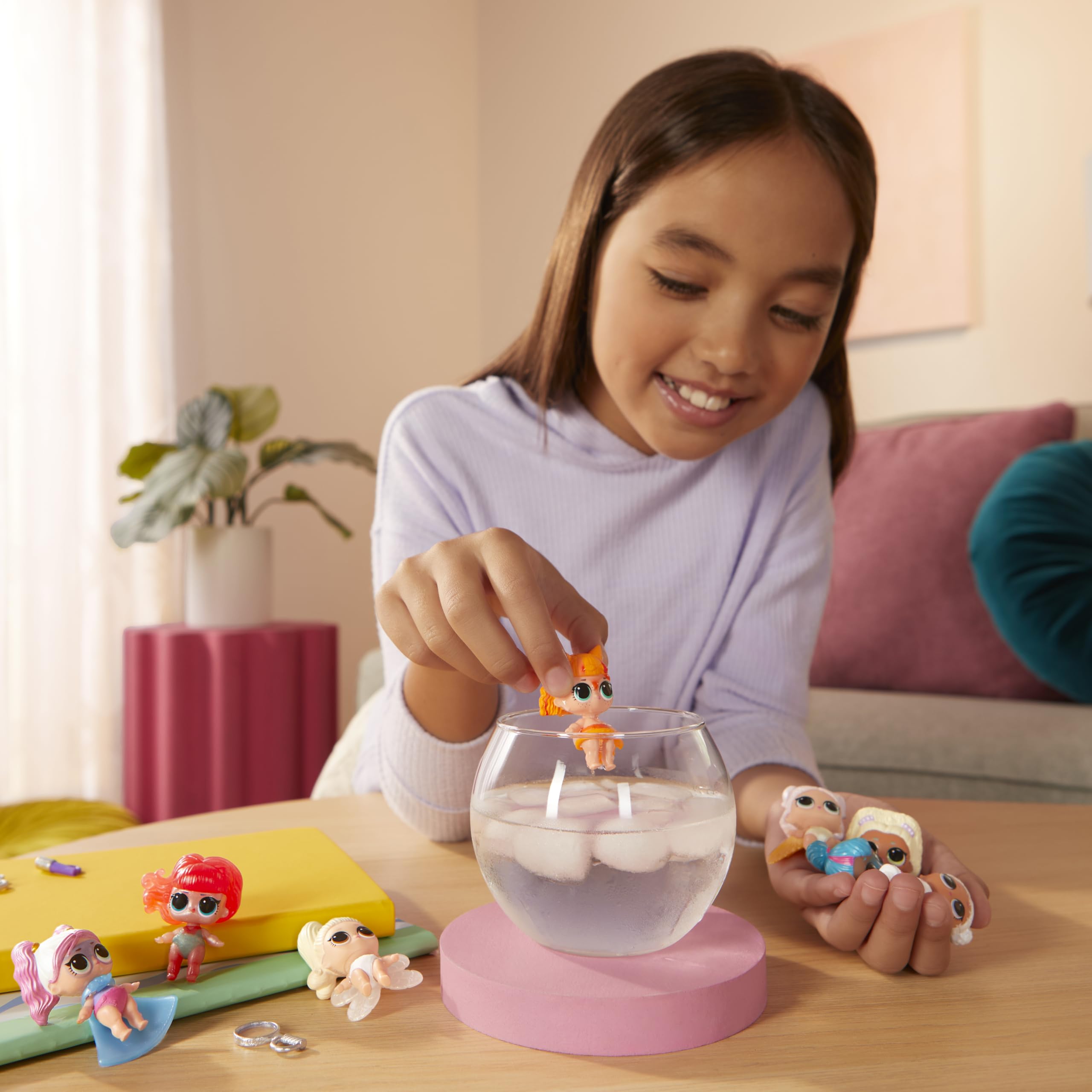 L.O.L. Surprise! Eye Spy Series Baby Sisters Doll | Interactive Unboxing | Color Change | Plastic 8