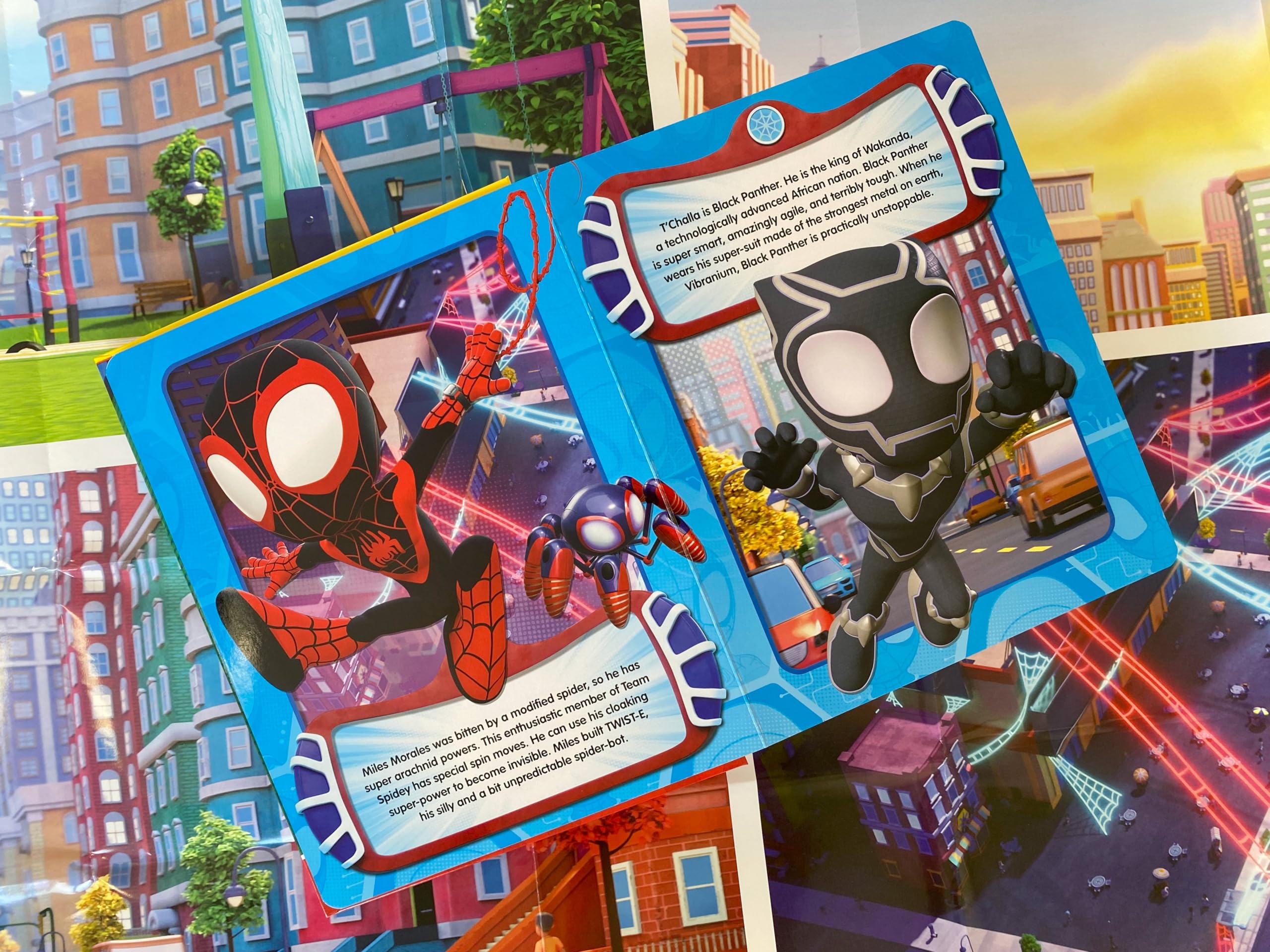 Phidal Marvel Spidey and his Amazing Friends My Busy Books | Board Book with 10 Figurines & Playmat 7