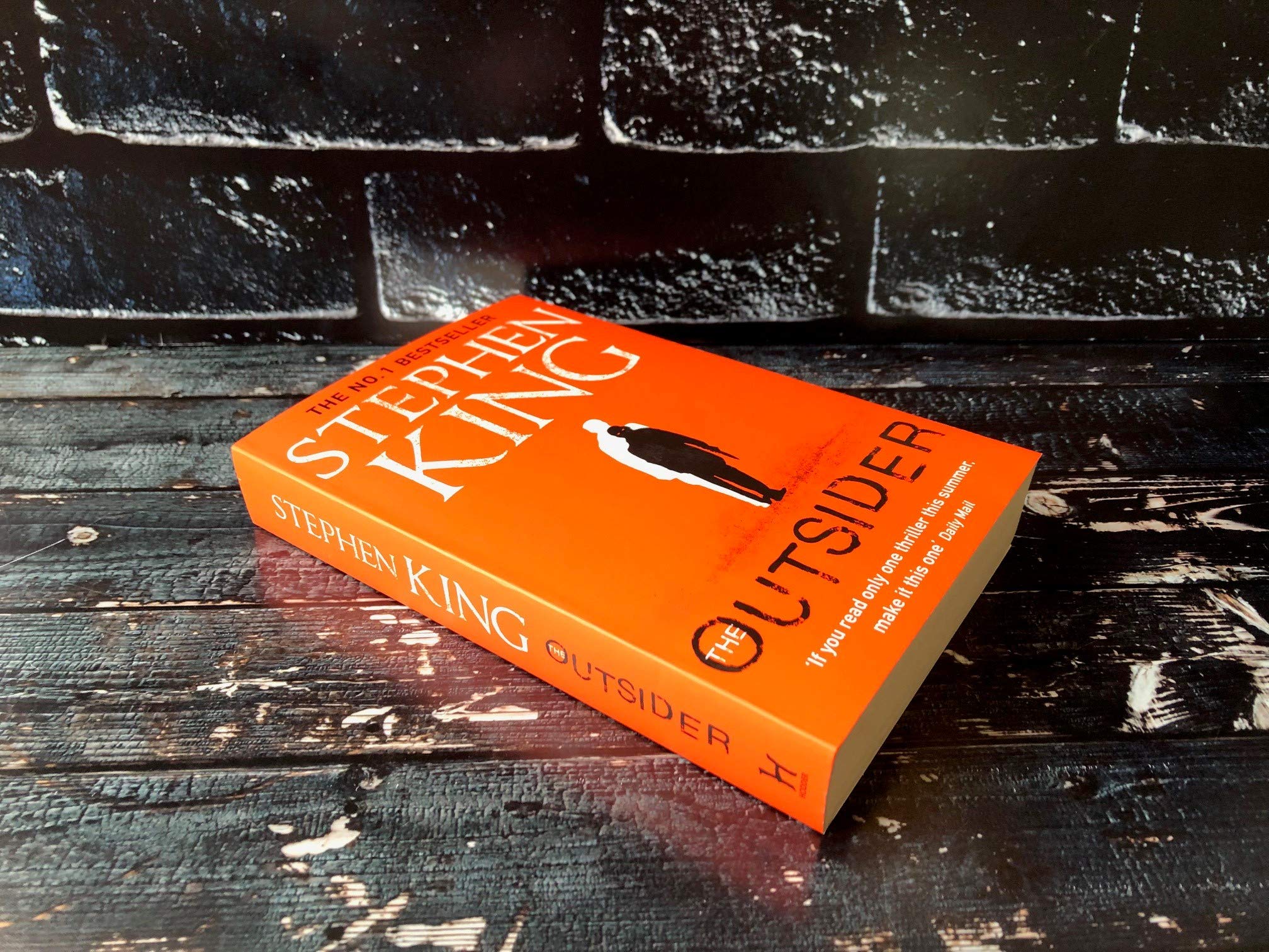 Hodder The Outsider - Stephen King Crime & Mystery Paperback | No.1 Sunday Times Bestseller 4
