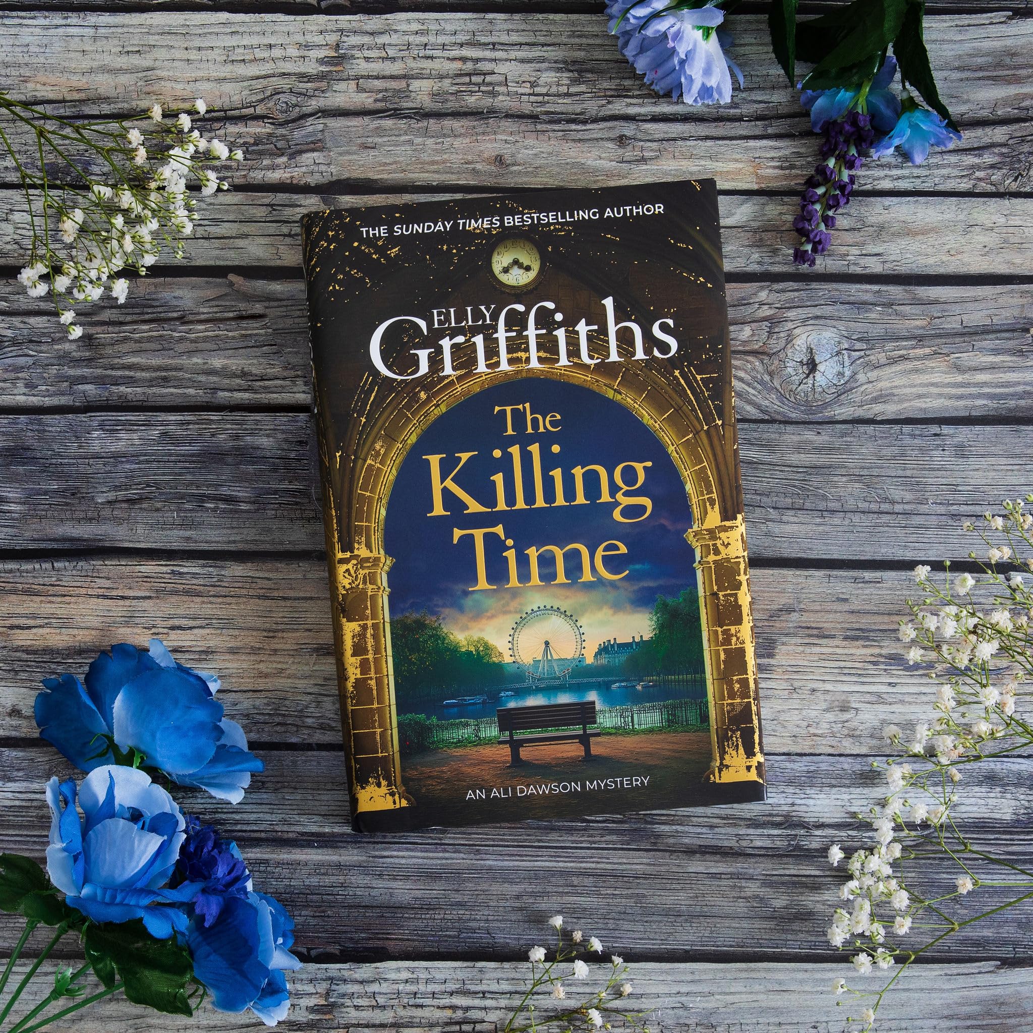 Griffiths, Elly - The Killing Time: The Bestselling New Ali Dawson Mystery | Hardcover 4