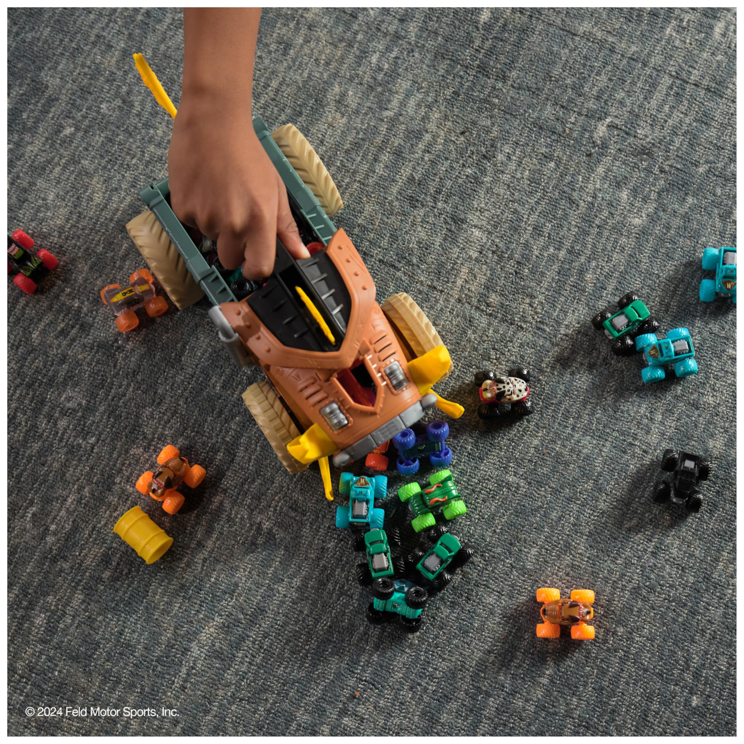 Monster Jam Mini Jams Megalodon Mad Hog Chomper Playset | 1:87 Scale Truck & Barrels 4