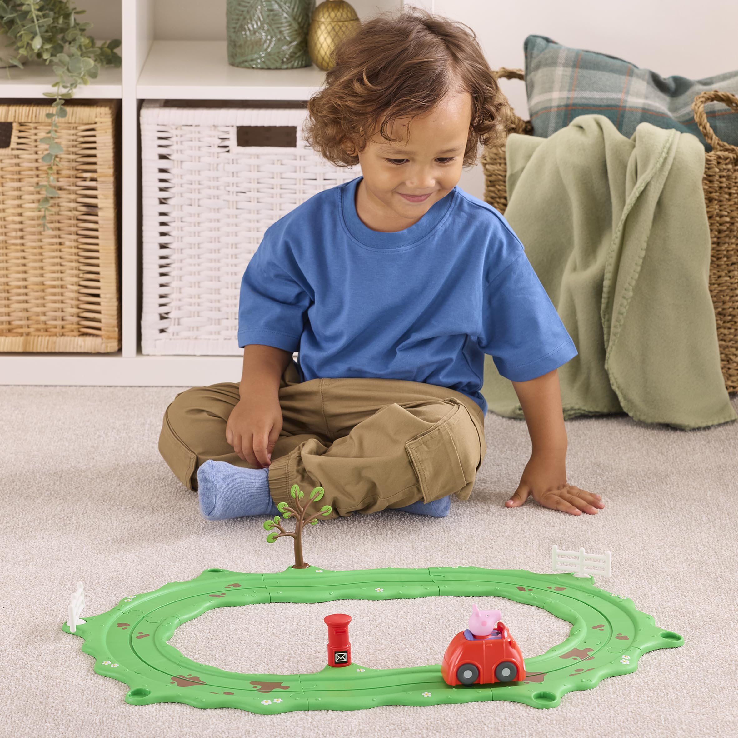 Peppa Pig Whizz Around Peppa’s Little Red Car Set - Motorised Vehicle Playset for Toddlers 7