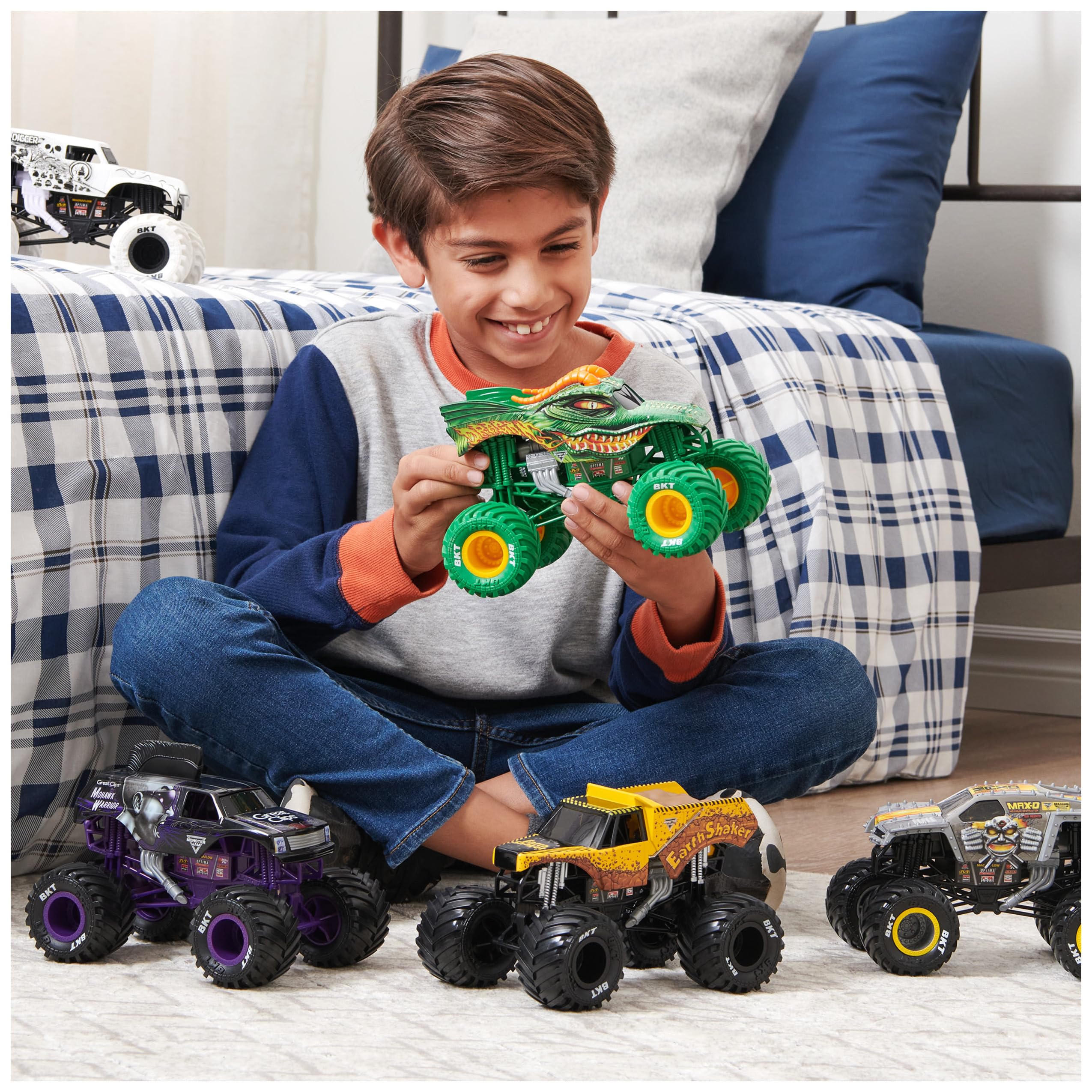 Monster Jam Dragon 1:24 Scale Collector Die-Cast Monster Truck | Working Suspension 6