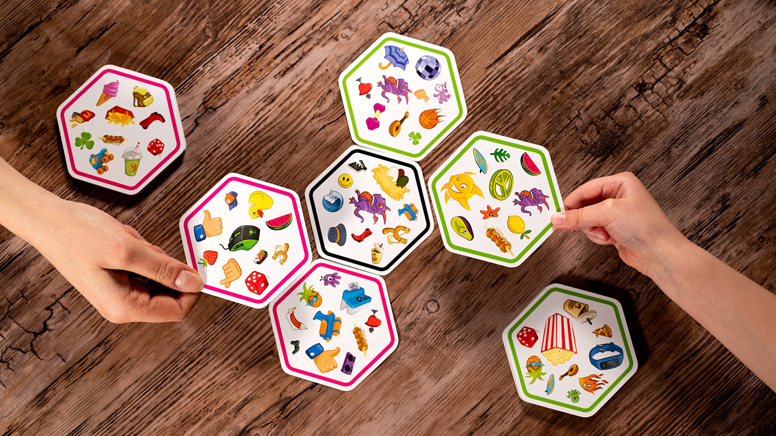 Asmodee Dobble Connect Kartenspiel für 2–8 Spieler, ab 8 Jahren, 20 Minuten Spielzeit 4
