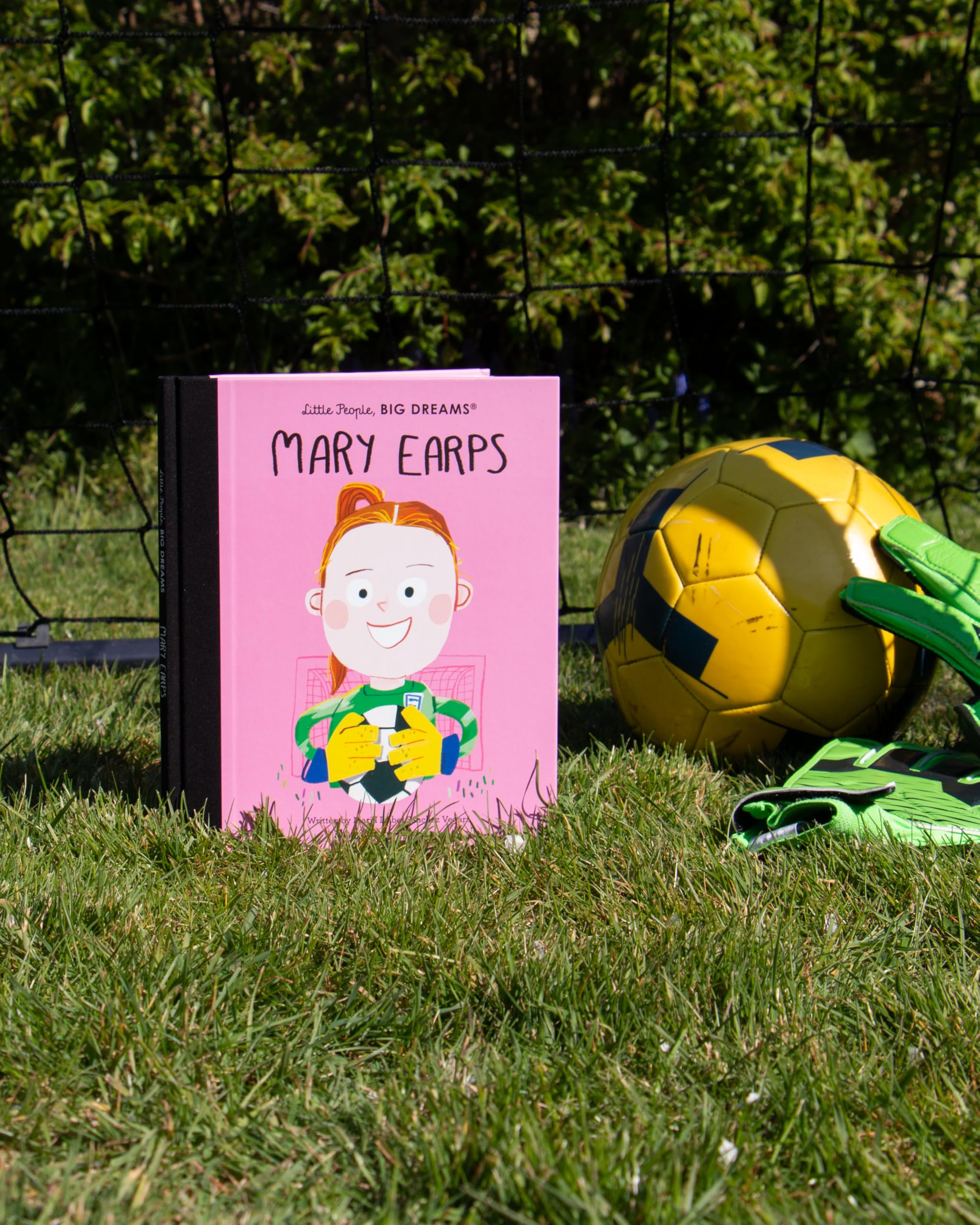 Mary Earps (Little People, BIG DREAMS) by Maria Isabel Sanchez Vegara | Hardcover