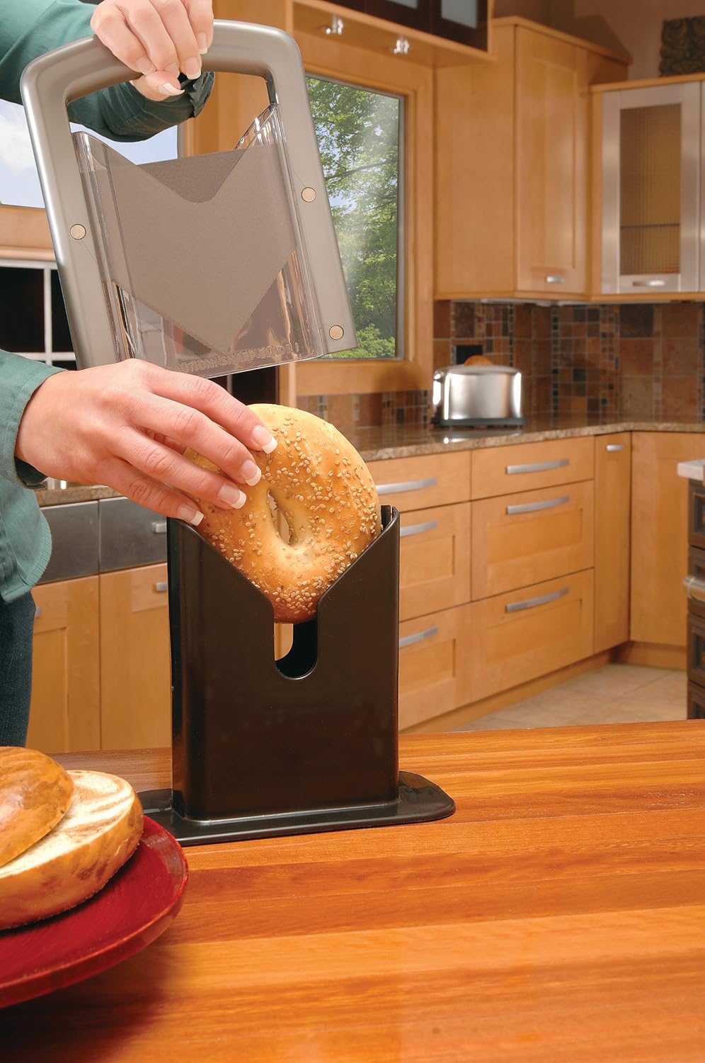 KitchenCraft Bagel Slicer in Gift Box, Plastic / Carbon Steel, White, 18 x 9.5 x 23.5cm 7