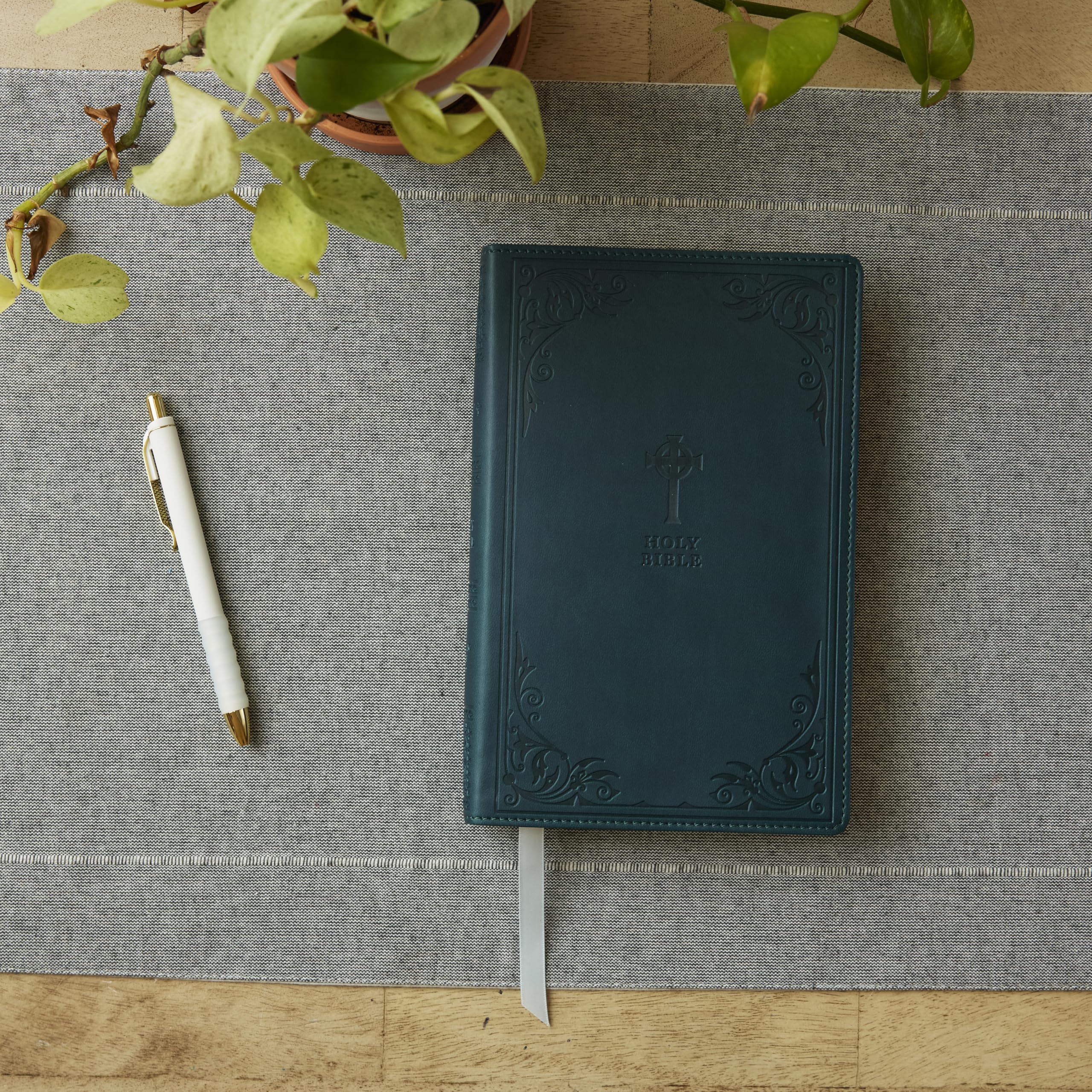 Catholic Bible Press NRSV Catholic Edition Gift Bible - Leathersoft Teal, Comfort Print | 1472 Pages | ISBN 978-0785230410 9