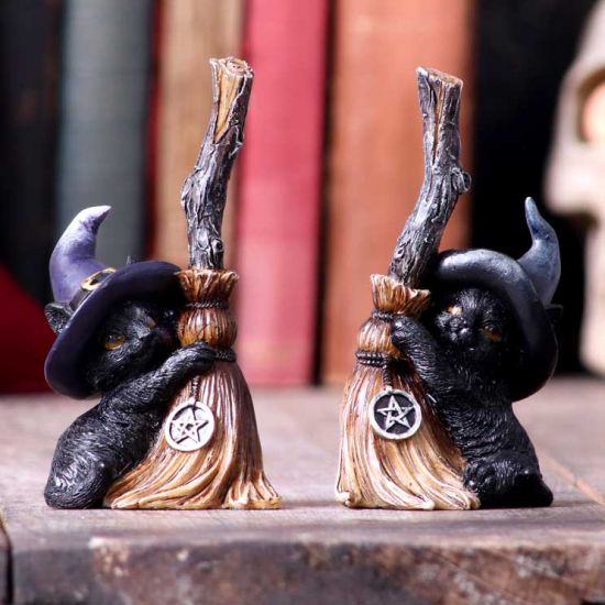 Nemesis Now Wiccan & Witchcraft Collection - Broom Guard Figurine 1